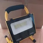 Proyector LED SMD 100 watt Batería Recargable IP65 Frío (900w) photo review