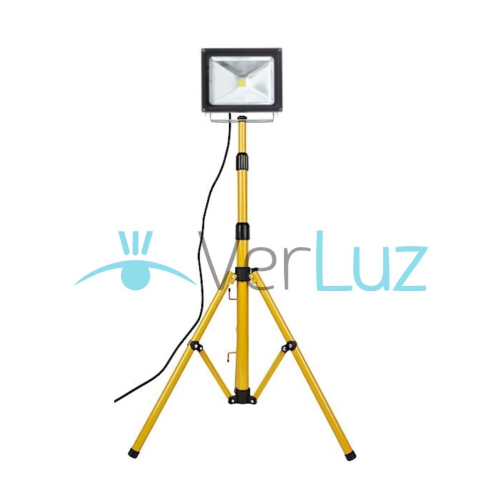 Kit SEC Trípode Proyector LED 1×30 watt Frío (240w) – VerLuz Pro