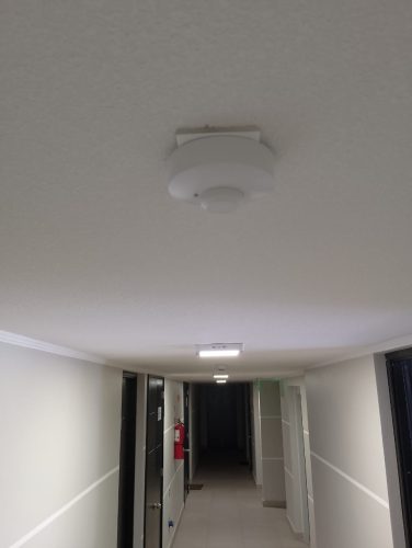 Sensor de Movimiento IP20 360° 8 metros Sobrepuesto photo review