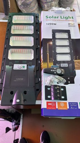 Luminaria Vial Solar LED 1.200 watt Sensor Movimiento IP67 Luz Fría (1.200w) photo review
