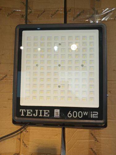 Proyector LED SMD SEC 600 watt 90lm/w IP66 Fría (5.400w) photo review